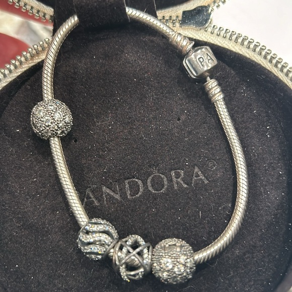 Beautiful Pandora bracket with 4 silver charms plus 4 more - Picture 6 of 9